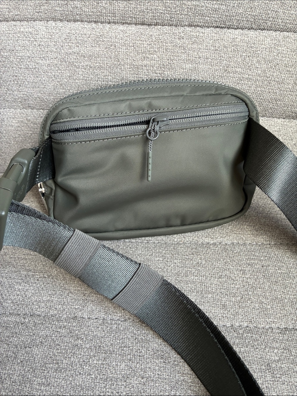 Lululemon 1L Everywhere Belt Bag (Olive or Gray) - Picture 8 of 12